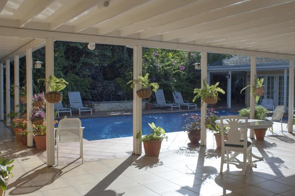 Bazén v ubytování Polkerris Bed & Breakfast nebo v jeho okolí