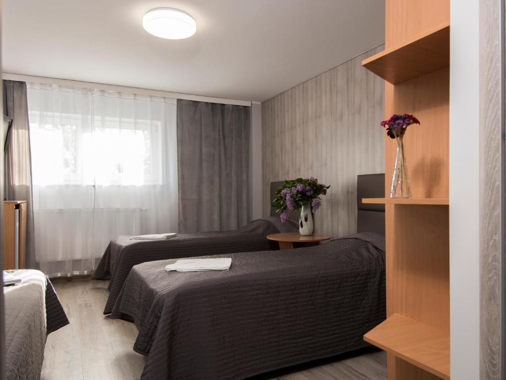 Western Hills - Triple Room With Bathroom