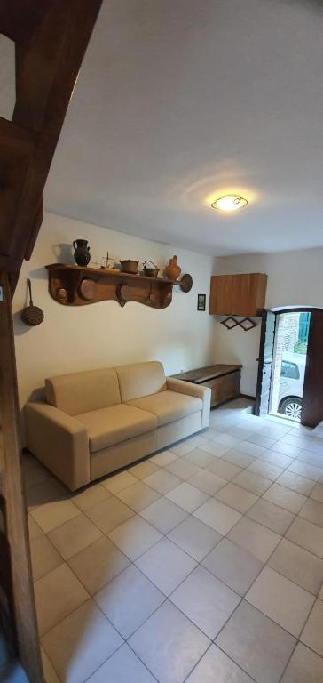 a living room with a couch and a table on the wall at Casa Vacanze Sibillini in Ceretana