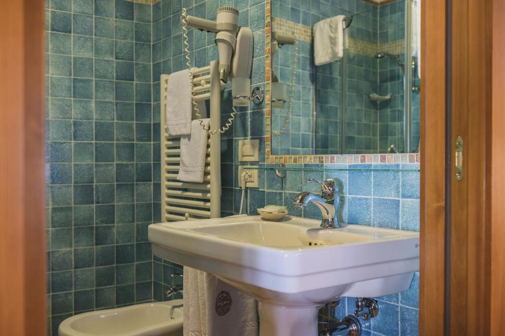 A bathroom at Le Camere di Palazzo Bortolan