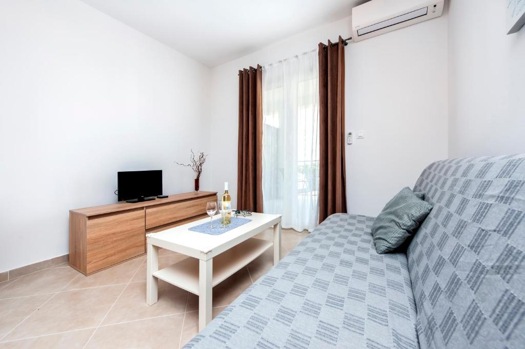 TV a/nebo společenská místnost v ubytování Apartments Vinko