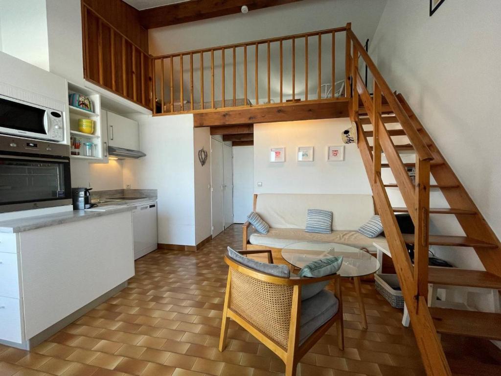 Kuchyňa alebo kuchynka v ubytovaní Appartement Saint-Cyprien, 2 pièces, 5 personnes - FR-1-225D-151