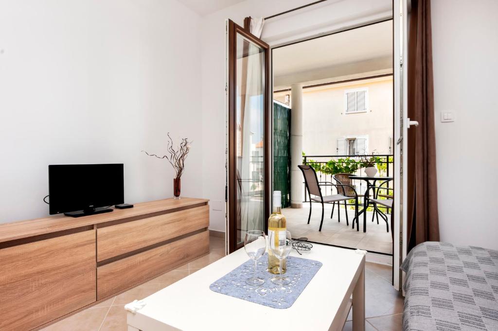 TV a/nebo společenská místnost v ubytování Apartments Vinko