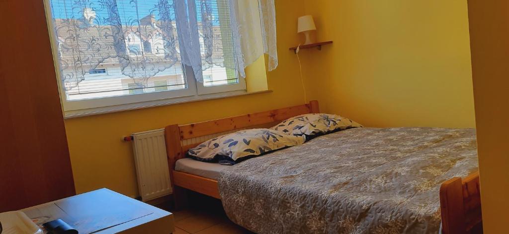 Postel nebo postele na pokoji v ubytování Pokoje Gościnne Ibiza