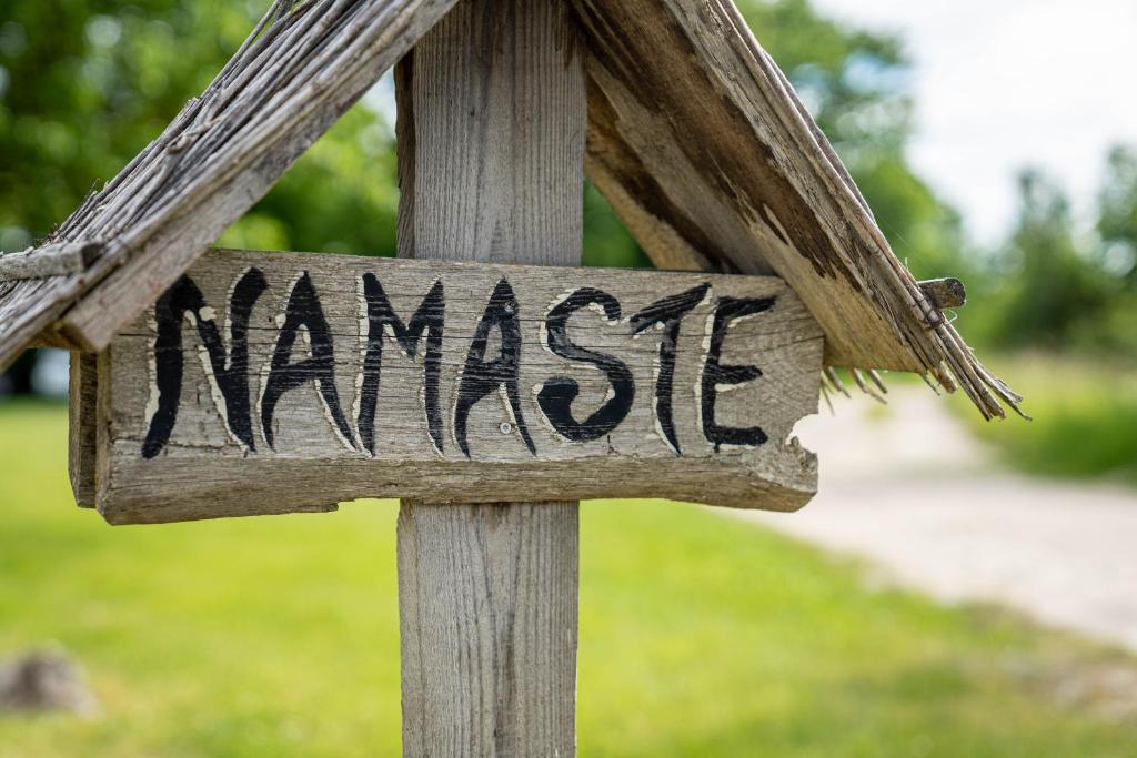Certifikát, hodnocení, plakát nebo jiný dokument vystavený v ubytování Muhu Namaste