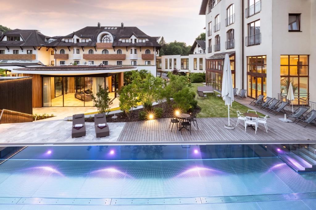 Bazén v ubytování Seminarhotel Lengbachhof GmbH nebo v jeho okolí