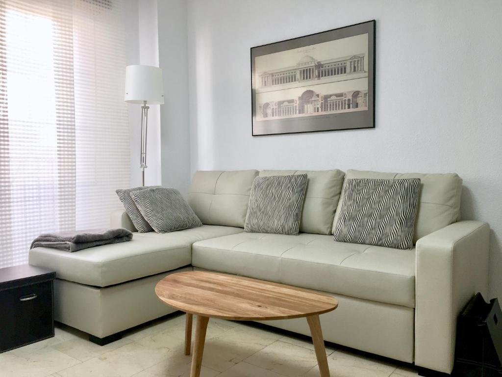 A seating area at VERO Granada y PARKING en el edificio