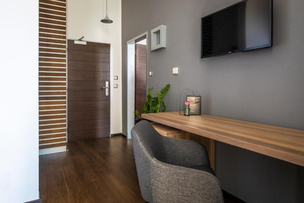 Televízia a/alebo spoločenská miestnosť v ubytovaní Arena Hotel Samorin