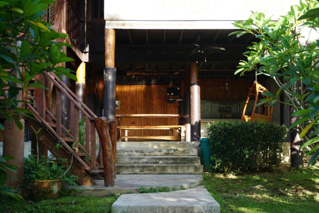 BaanRai KhunYa บ้านไร่คุณย่า - Two-Bedroom Chalet