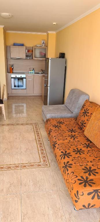 A kitchen or kitchenette at Diamond Apart Complex