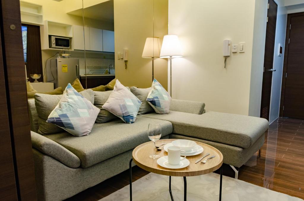 Rod’s beautiful condo with Pool view