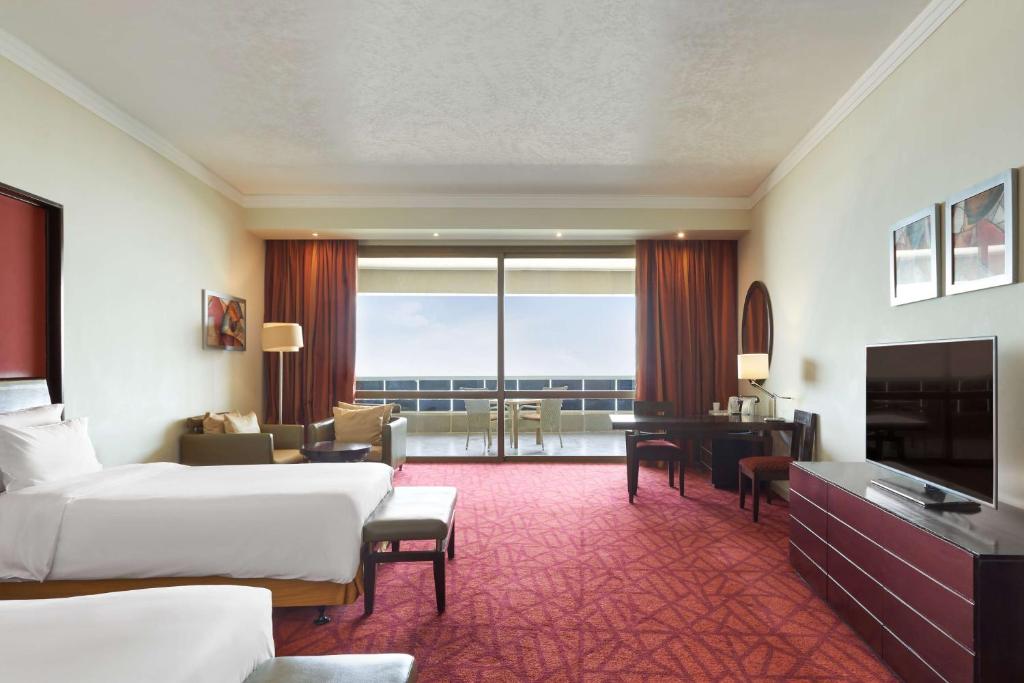 A television and/or entertainment centre at Radisson Blu Hotel & Convention Center, Alexandria