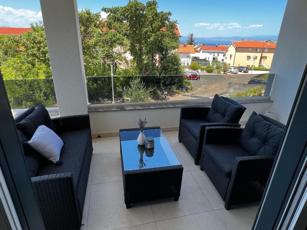 a balcony with two chairs and a table on a balcony at Apartman Ana in Sveti Anton