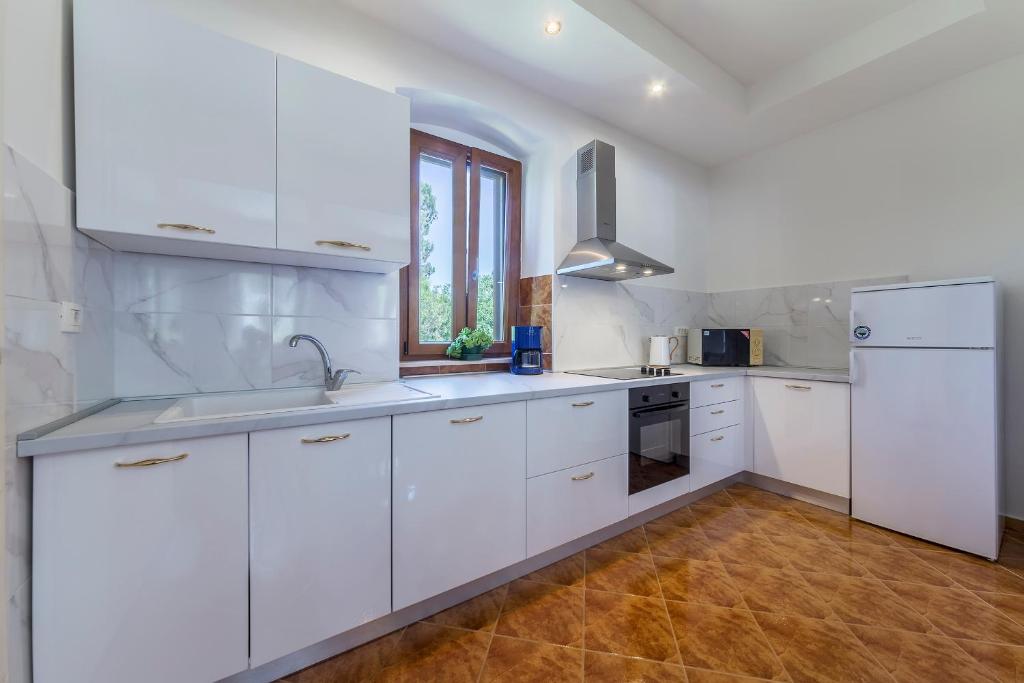 Kuchyňa alebo kuchynka v ubytovaní House Katuri 1059