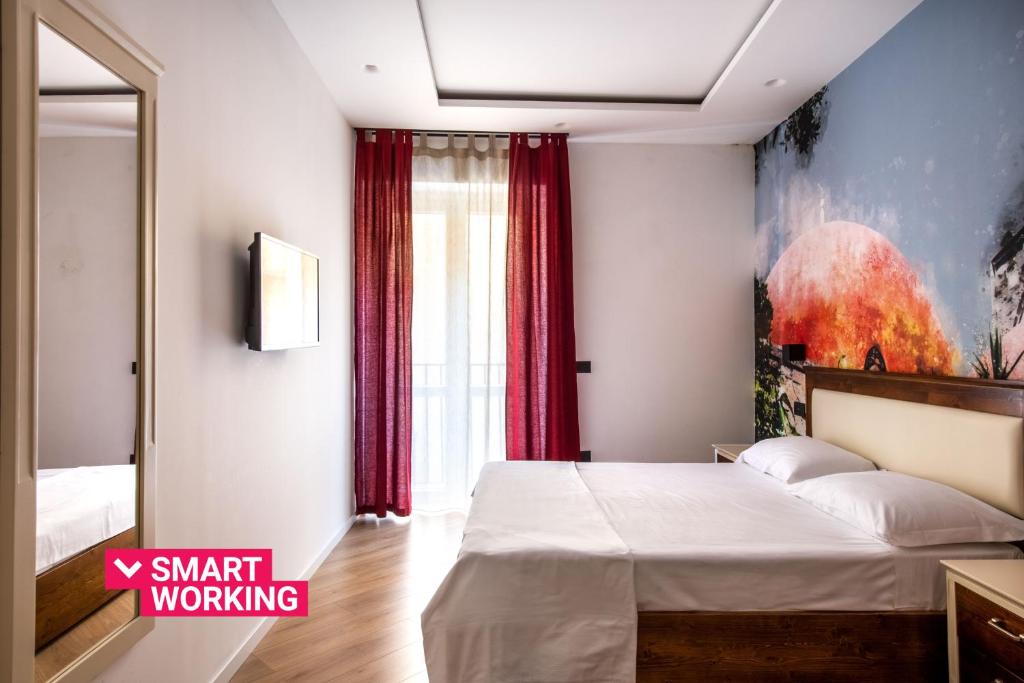 Villena Plaza by Wonderful Italy - Queen Room With Balcony