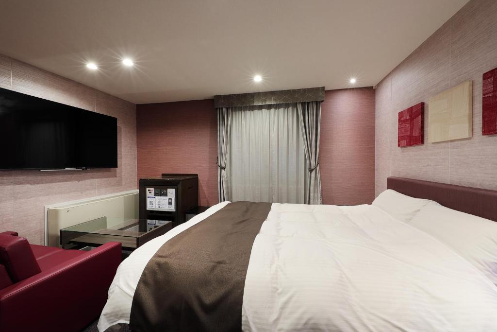 Postel nebo postele na pokoji v ubytování ホテルバースデー岐阜西店 HOTEL Birthday GifuWest