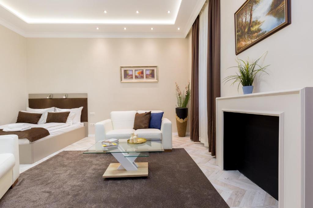 Posteľ alebo postele v izbe v ubytovaní Cozy Dream Home in The Absolute Center