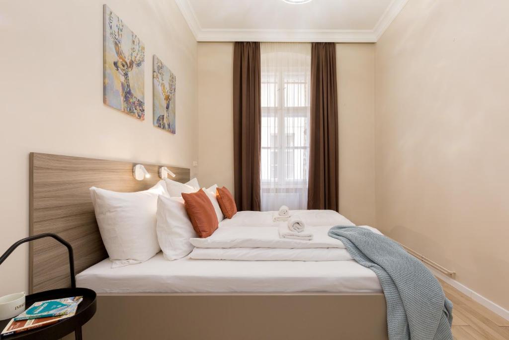 Posteľ alebo postele v izbe v ubytovaní Cozy Dream Home in The Absolute Center