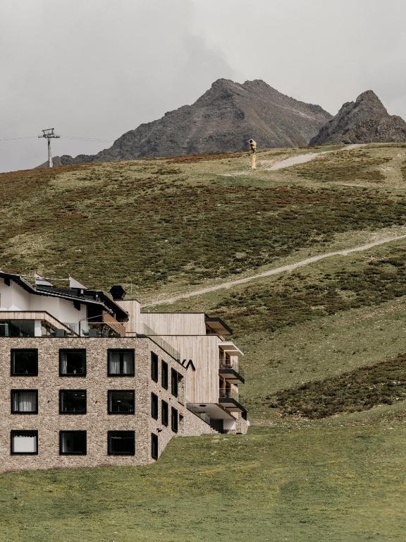 Nespecifikovaný výhled na hory nebo výhled na hory při pohledu z hotelu