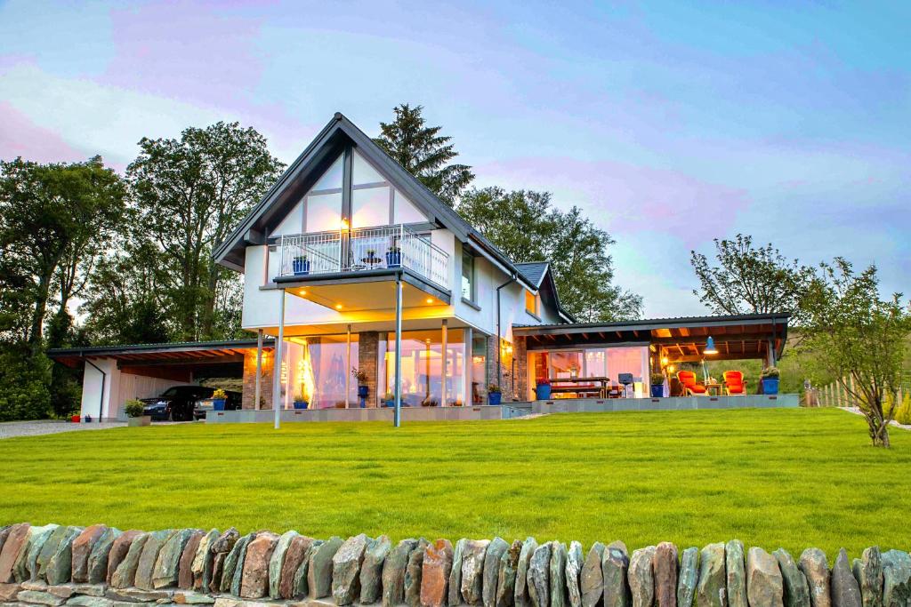Vườn quanh Knockderry Lodge -Private Luxury pet-friendly accommodation in Scotland with hot tub
