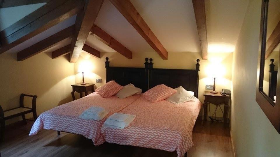Hotel La Plaza - Housity