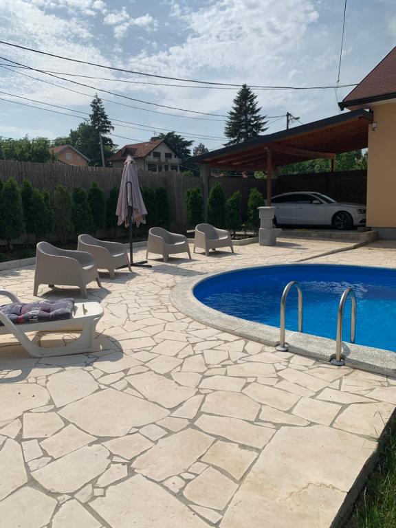 Bazén v ubytování Mika’s Poolhouse nebo v jeho okolí