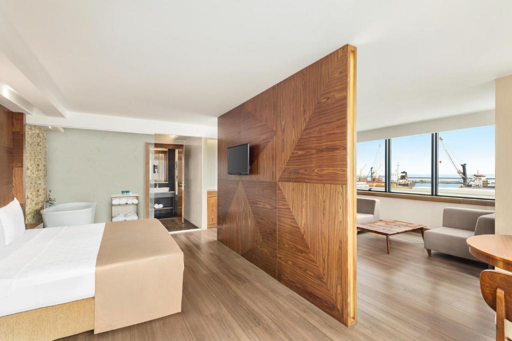 Ramada Plaza by Wyndham Samsun - Suite