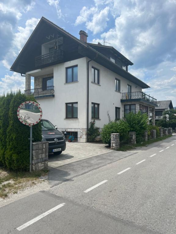 Budova, kde se apartmán nachází
