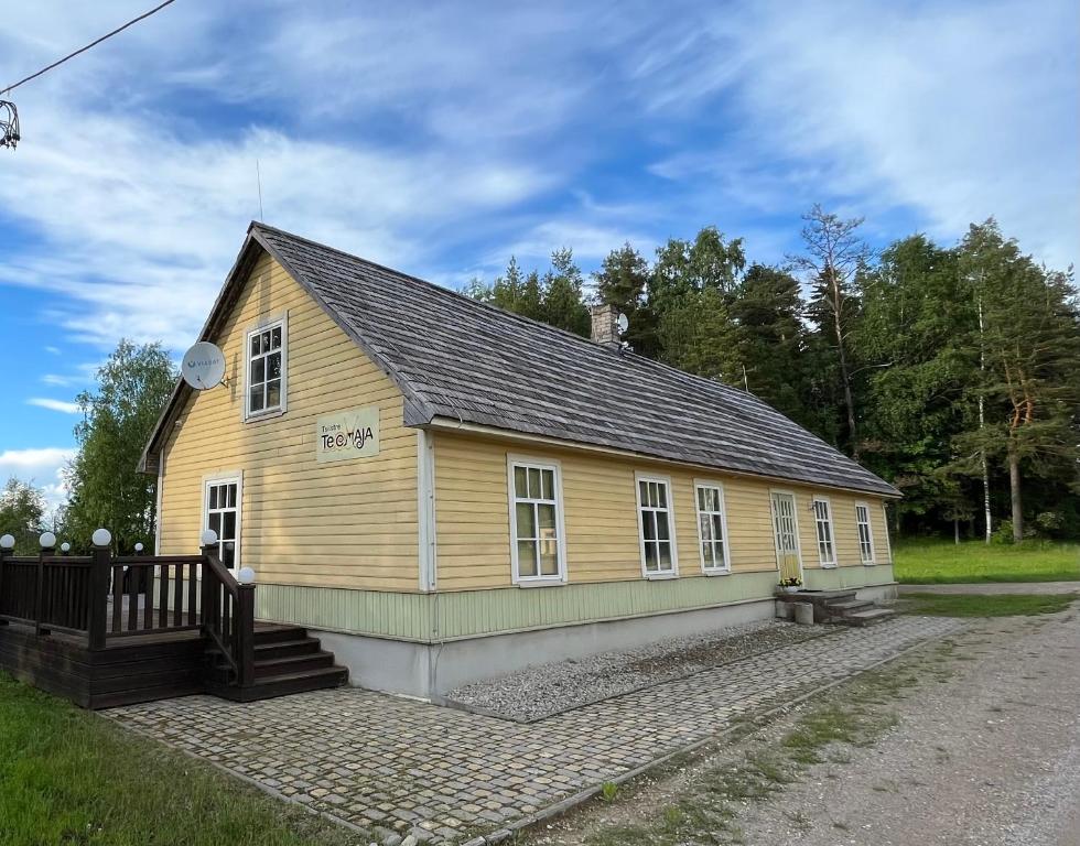 The building in which the holiday home is located