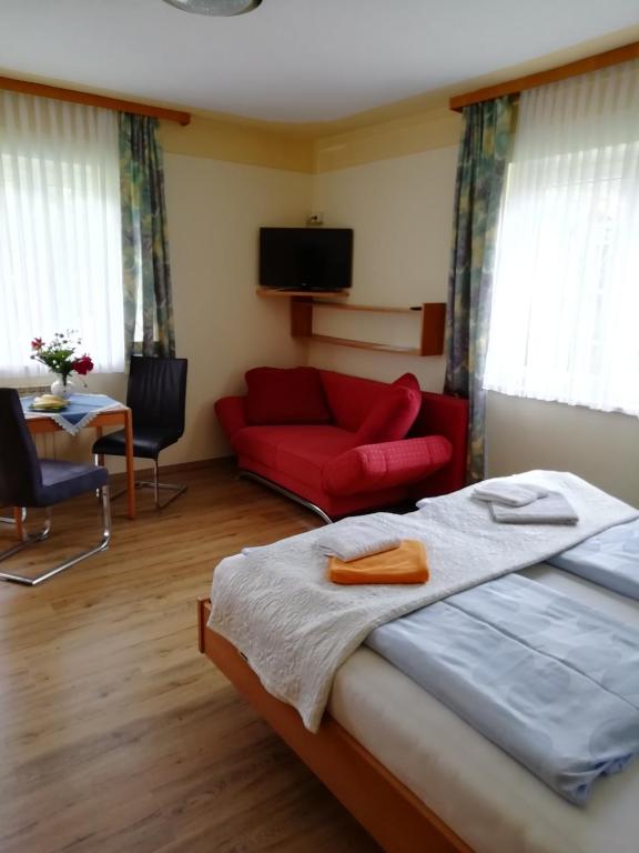 Postel nebo postele na pokoji v ubytování Pension Strauss