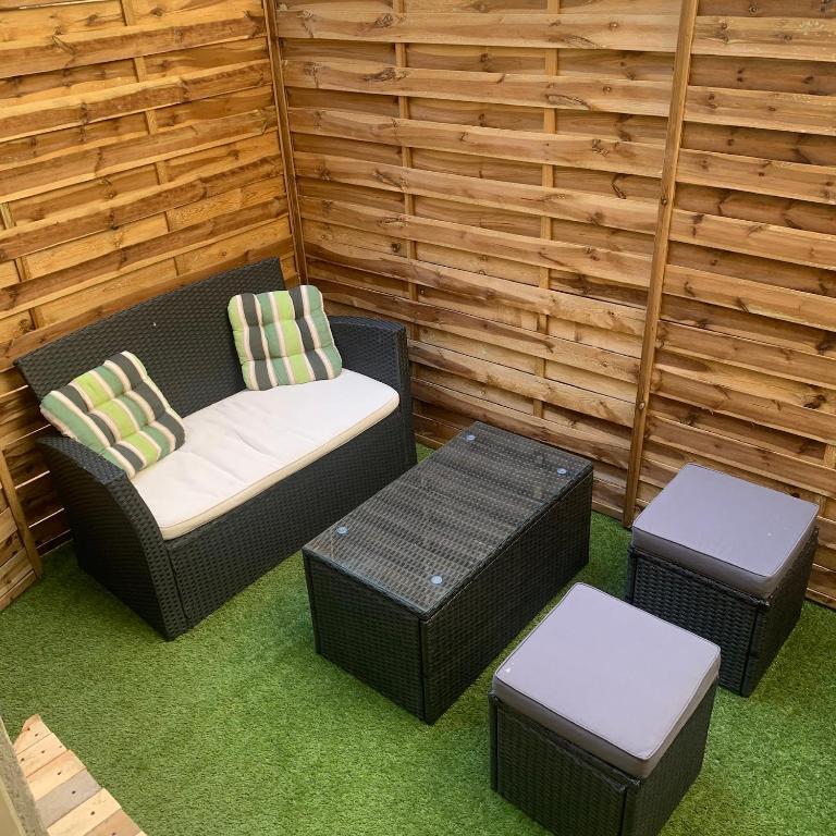 Posedenie v ubytovaní Appartement avec terrasse au cœur de Carcassonne - Serviettes Draps Ménage inclus