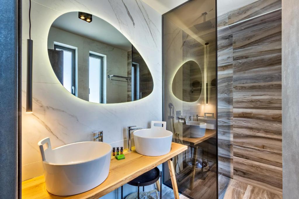A bathroom at Ilvy Suites Sivota