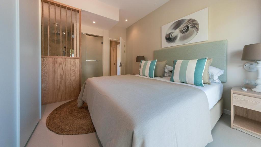 Postel nebo postele na pokoji v ubytování Blue Nest by Horizon Holidays
