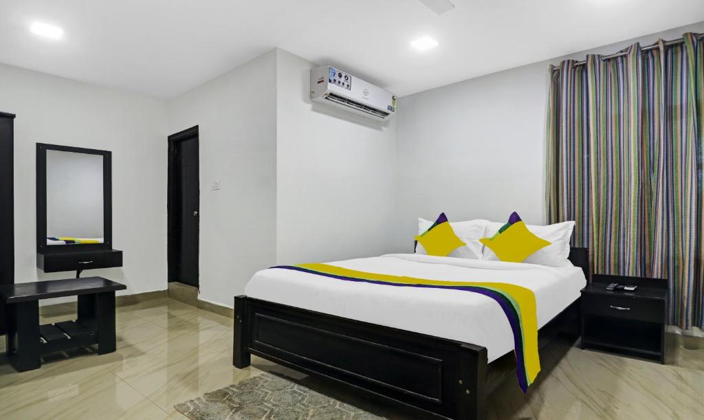 Itsy By Treebo - LG Grand Inn - Housity