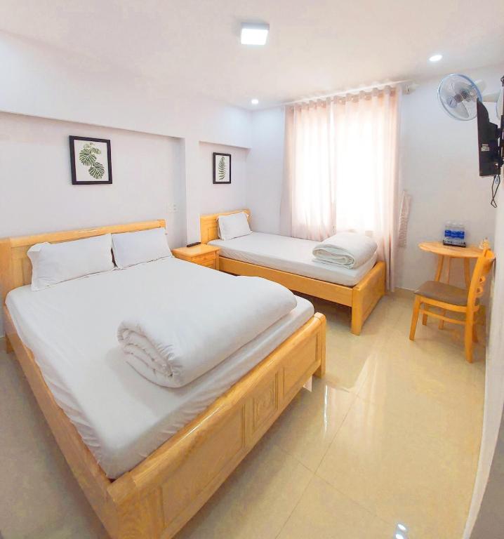 Postel nebo postele na pokoji v ubytování Daisy Dalat House