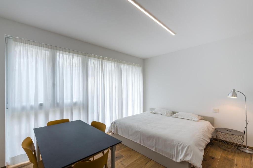 Postel nebo postele na pokoji v ubytování Modern Studios Mendrisio