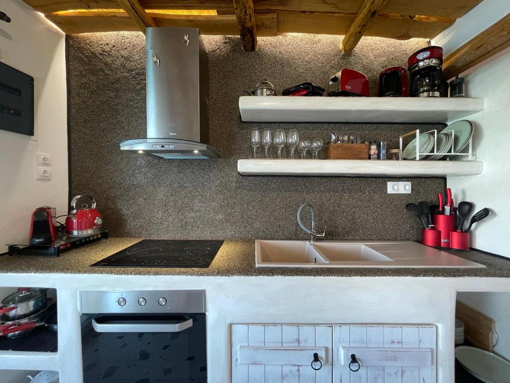 Kuchyň nebo kuchyňský kout v ubytování Hada seaside apartment