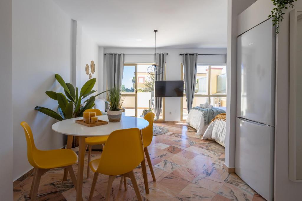 OleHolidays 225 Romana Playa junto al mar, Marbella – Updated ...