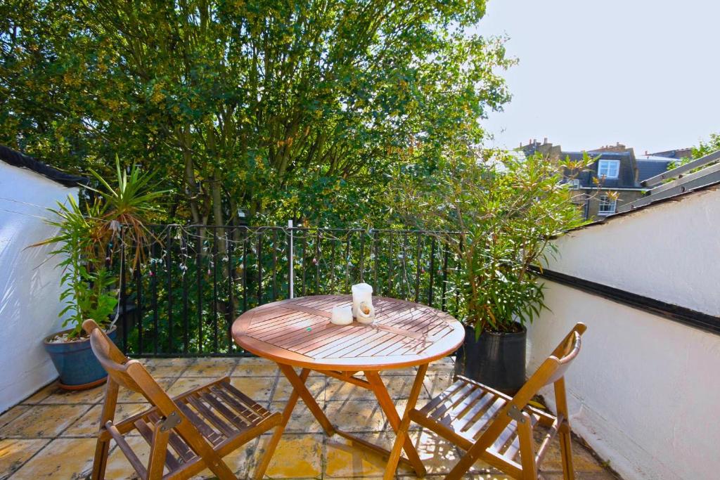 Photo de la galerie de l'établissement Kensington flat with roof terrace and sunshine, à Londres