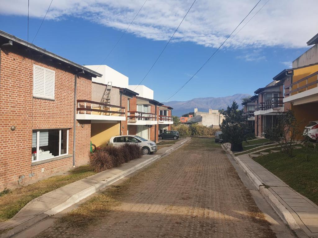 Alq Toba- Hermoso Duplex en Bajo la Viña - Three-Bedroom House