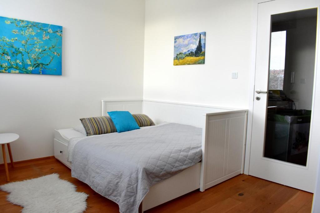 Airstay Prague apartment: Grebovka - One-Bedroom Apartment
