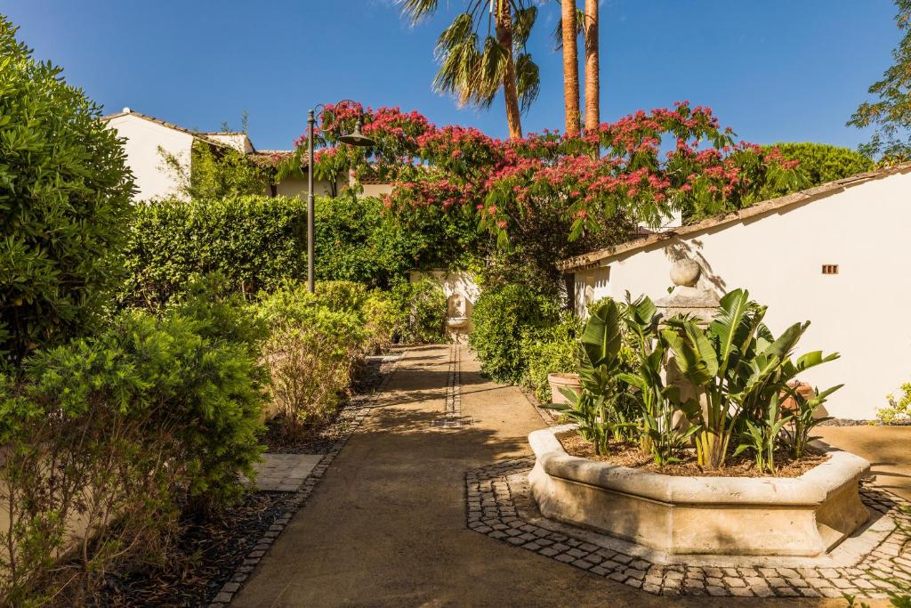 Zahrada ubytování Hôtel La Tartane Saint-Tropez