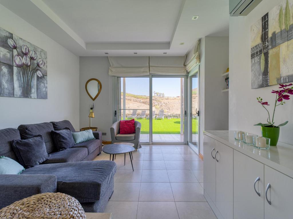 Posezení v ubytování Salobre private pool overlooking to the golf course- Pet friendly