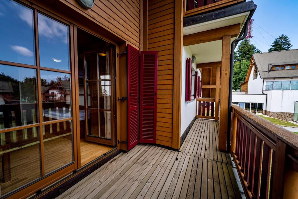 Balkón nebo terasa v ubytování Pohorje Village Wellbeing Resort - Forest Apartments Videc