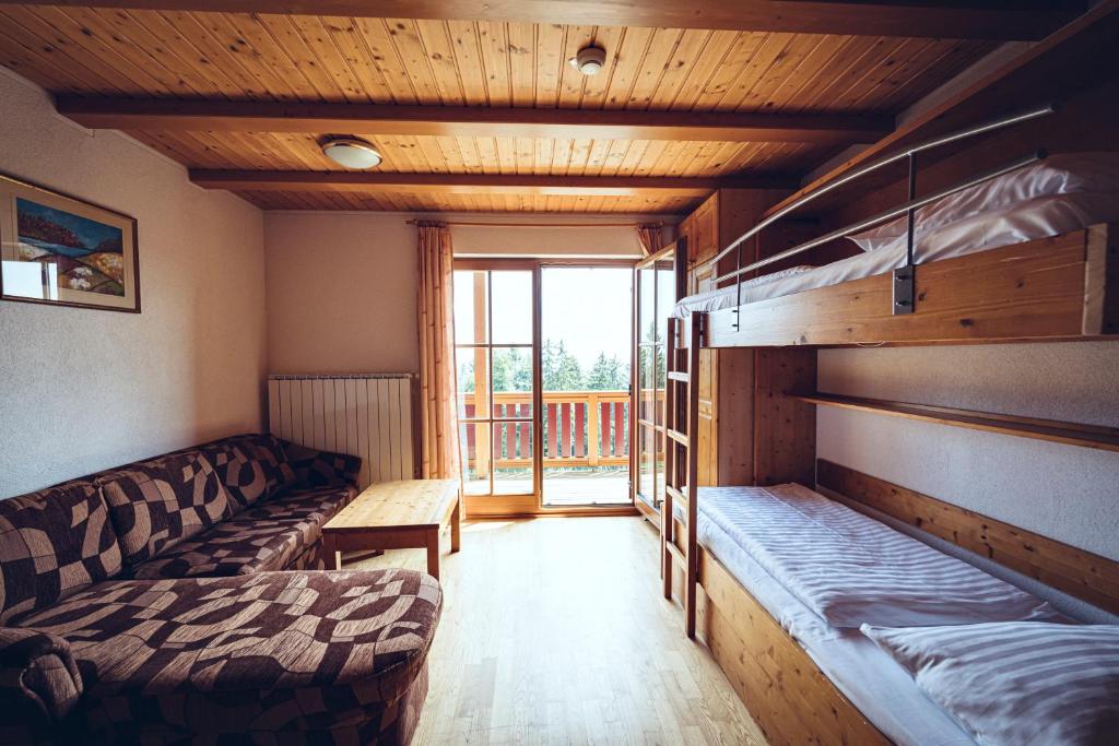 Postel nebo postele na pokoji v ubytování Pohorje Village Wellbeing Resort - Forest Apartments Videc