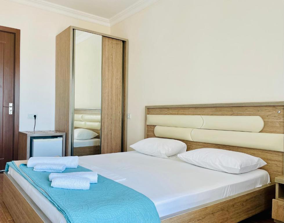 Postel nebo postele na pokoji v ubytování Sea Line Hotel