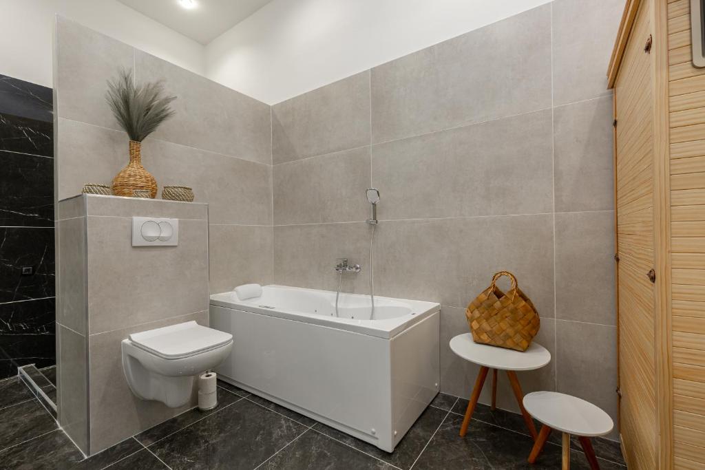 Kúpeľňa v ubytovaní SUPER CENTRAL 2BR-2BT with Balcony&View&Sauna&Jacuzzi