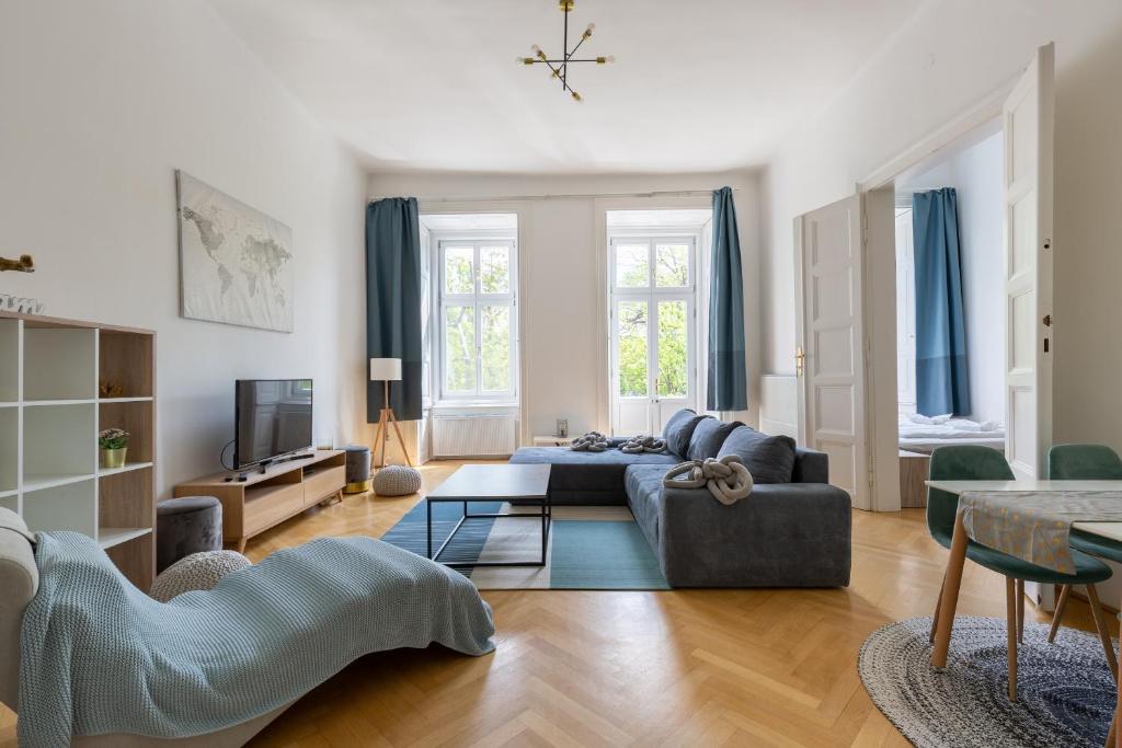 Posedenie v ubytovaní SUPER CENTRAL 2BR-2BT with Balcony&View&Sauna&Jacuzzi