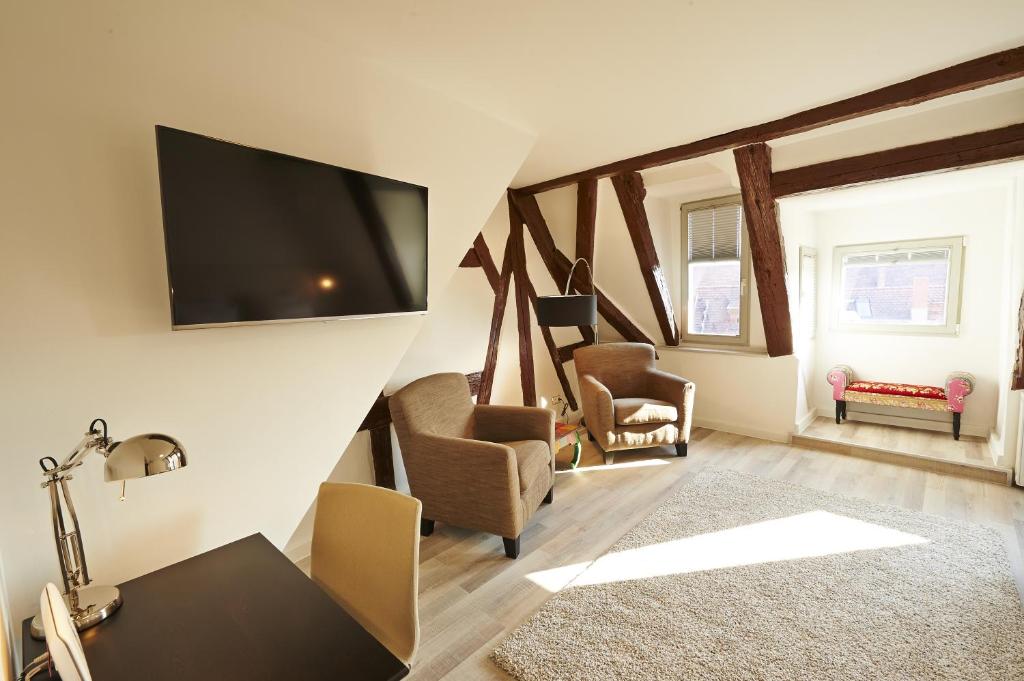 TV a/nebo společenská místnost v ubytování Hotel Elch Boutique