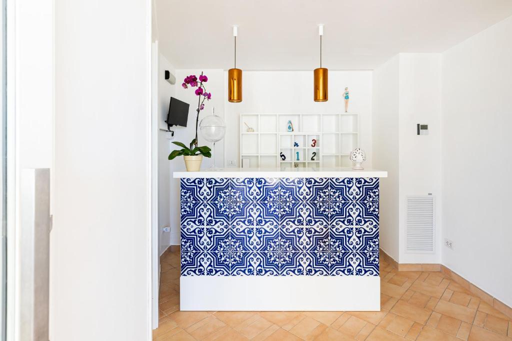 a kitchen with a blue and white patterned counter at Don Leonardo - pool and wellness in Polignano a Mare